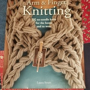 BOOK - Arm & Finger Knitting, Laura Strutt